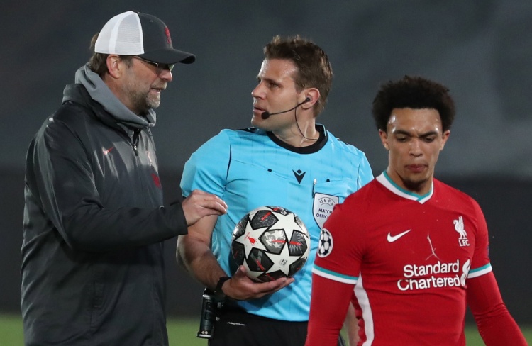 马卡：梅西参观诺坎普引发回归猜测，而美职联支持短期租借