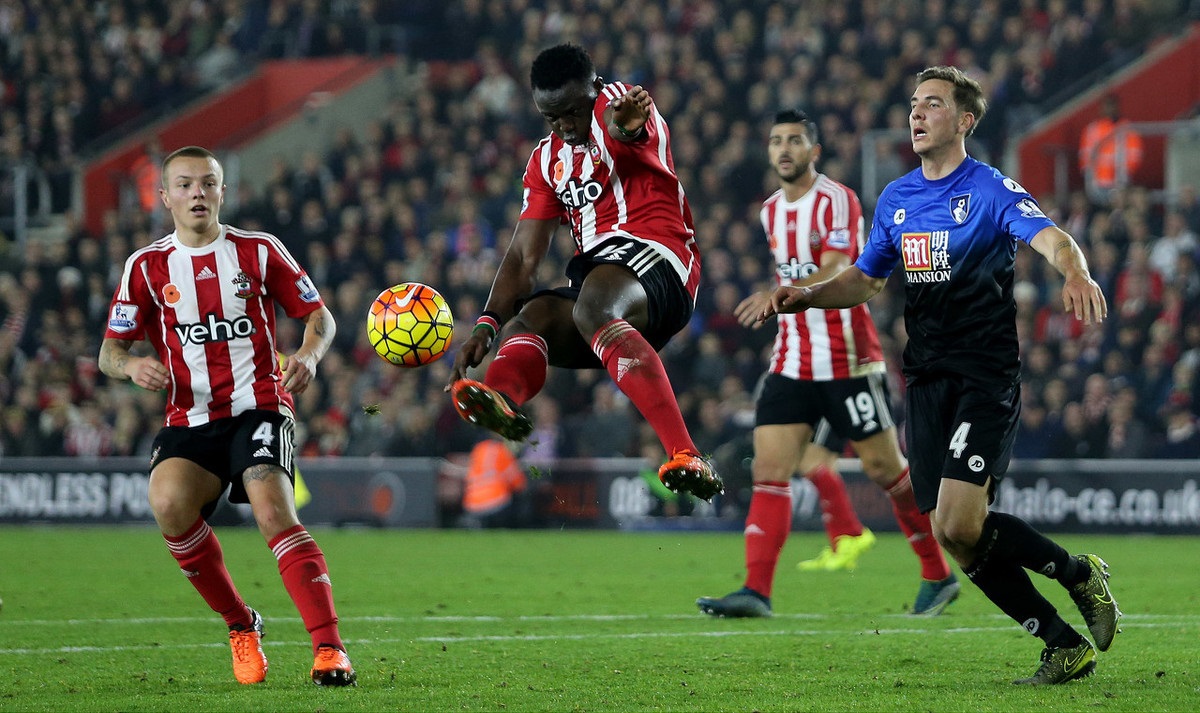 双喜临门，阿莱格里成为米兰队史第七位百胜主帅