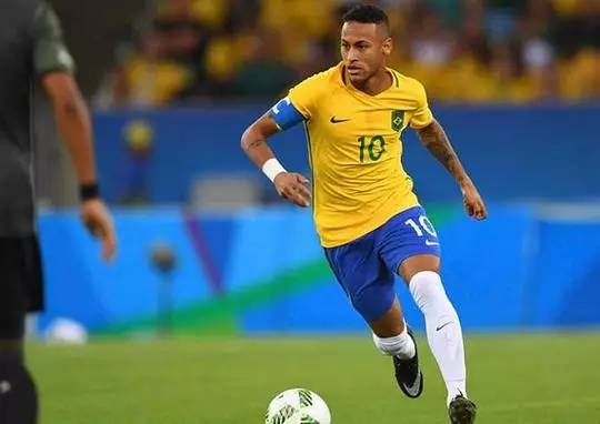 记者：尤文正努力与巴黎就穆阿尼达成协议，热刺也在争夺他