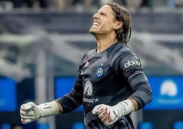 C罗晒与特朗普合照：感谢总统先生的邀请和热情欢迎