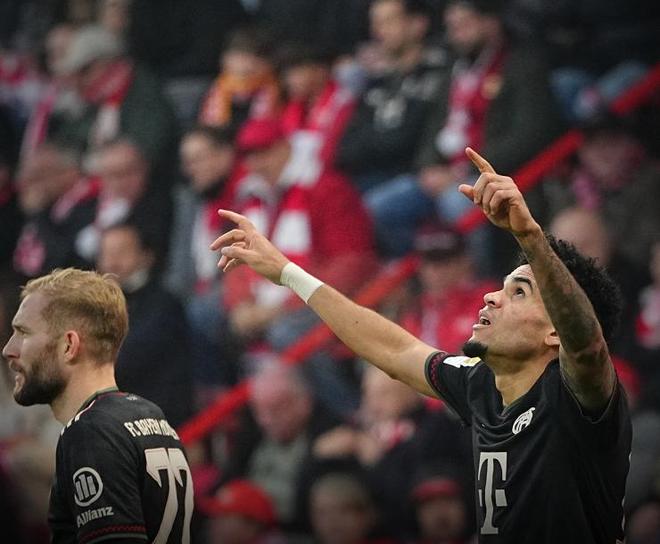 瑞士4-1瑞典距离世界杯仅差一分，扎卡点射，恩多耶传射