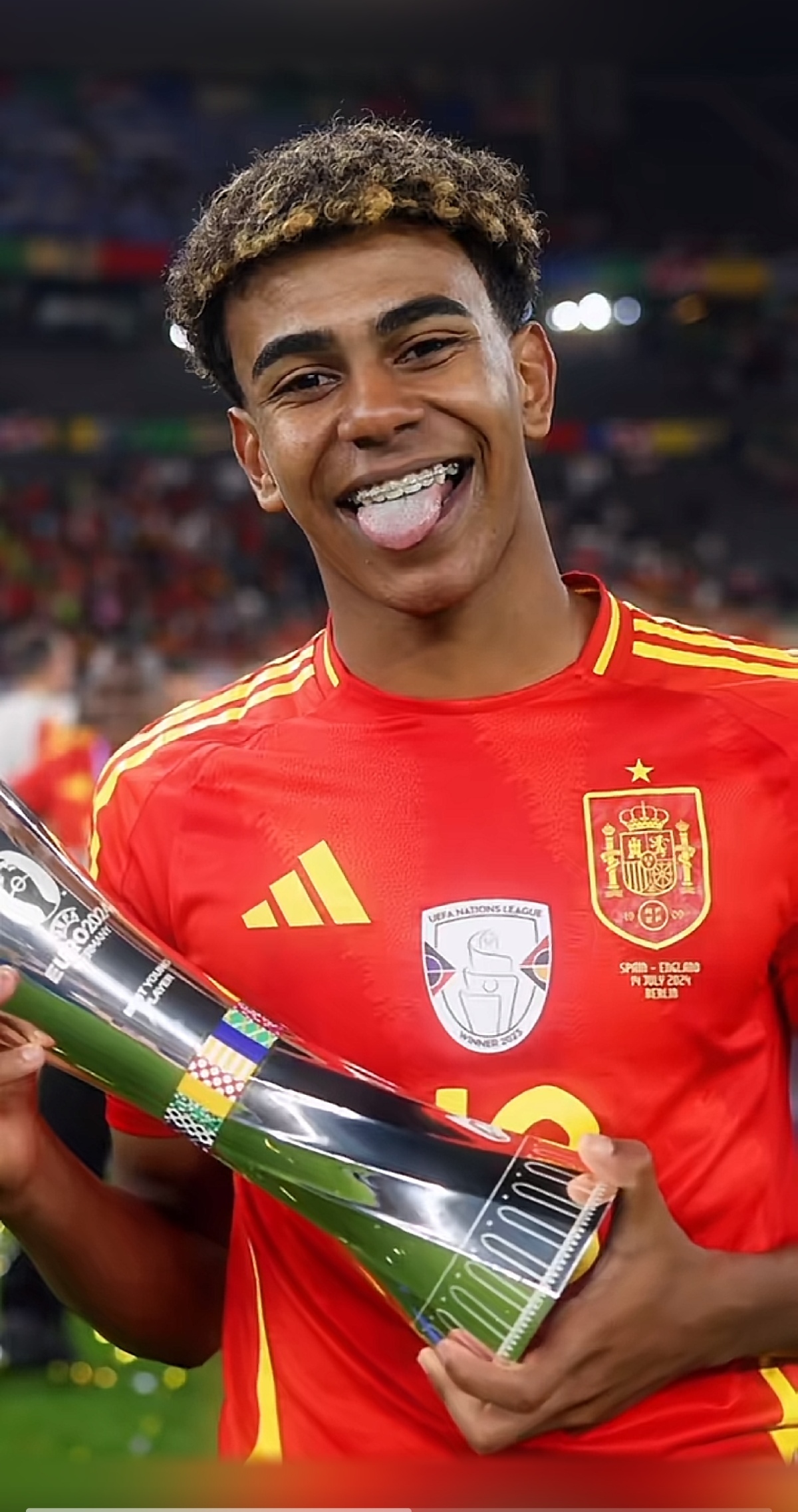 阿森纳3-1拜仁破其不败金身，马杜埃凯首球诺伊尔失误送礼