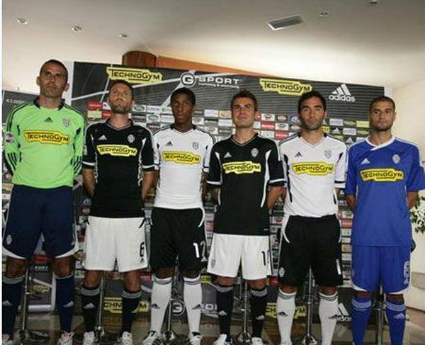 什么情况？西海岸男女足分别被处以转会禁令，但FIFA网站又说只适用于女足