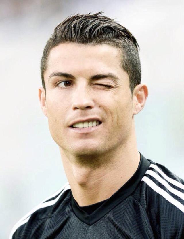 意媒：如果接受降薪，目前年薪600万欧的佩7可能与罗马续约